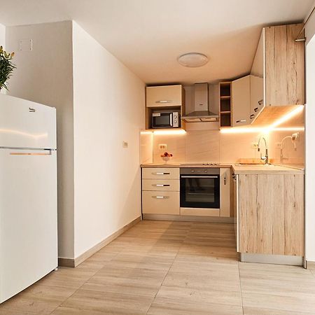 Apartman Petra Vrh  Buitenkant foto
