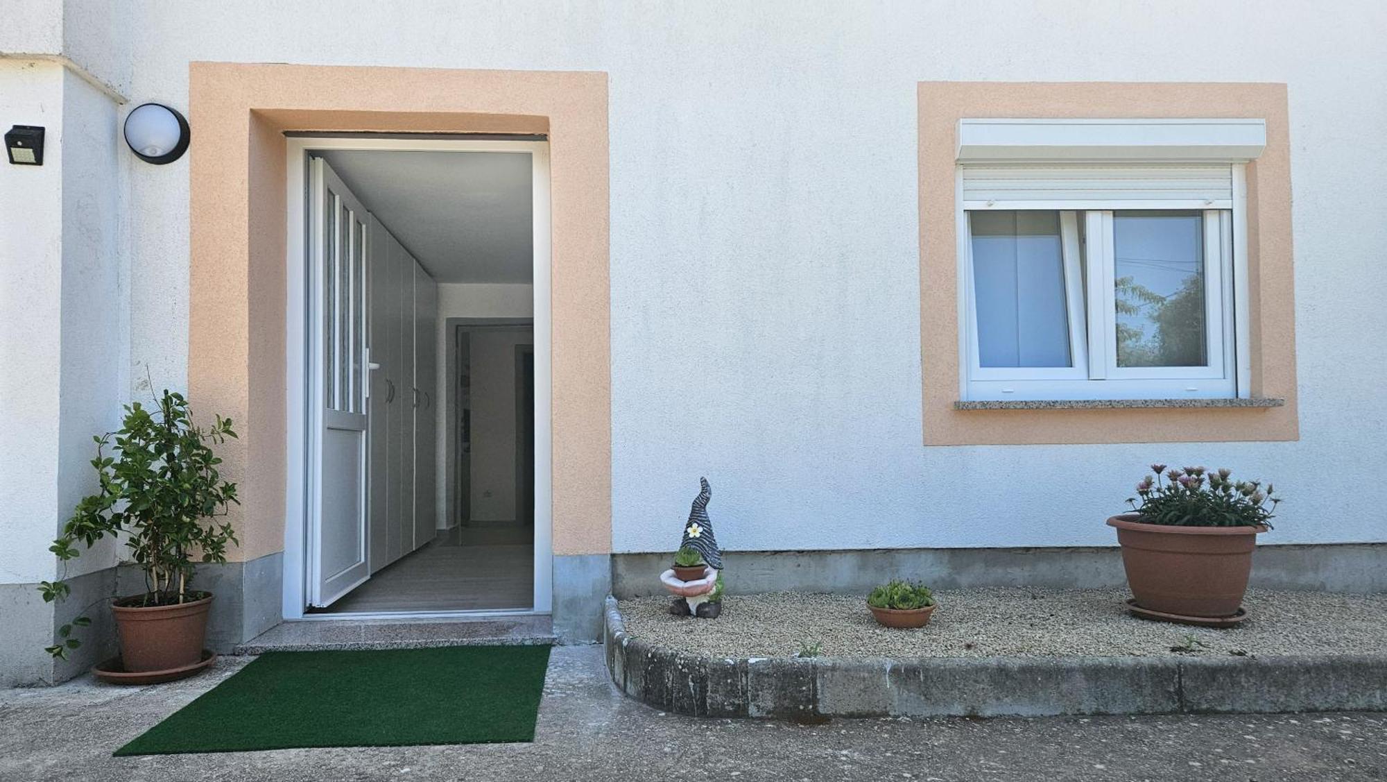 Apartman Petra Vrh  Buitenkant foto