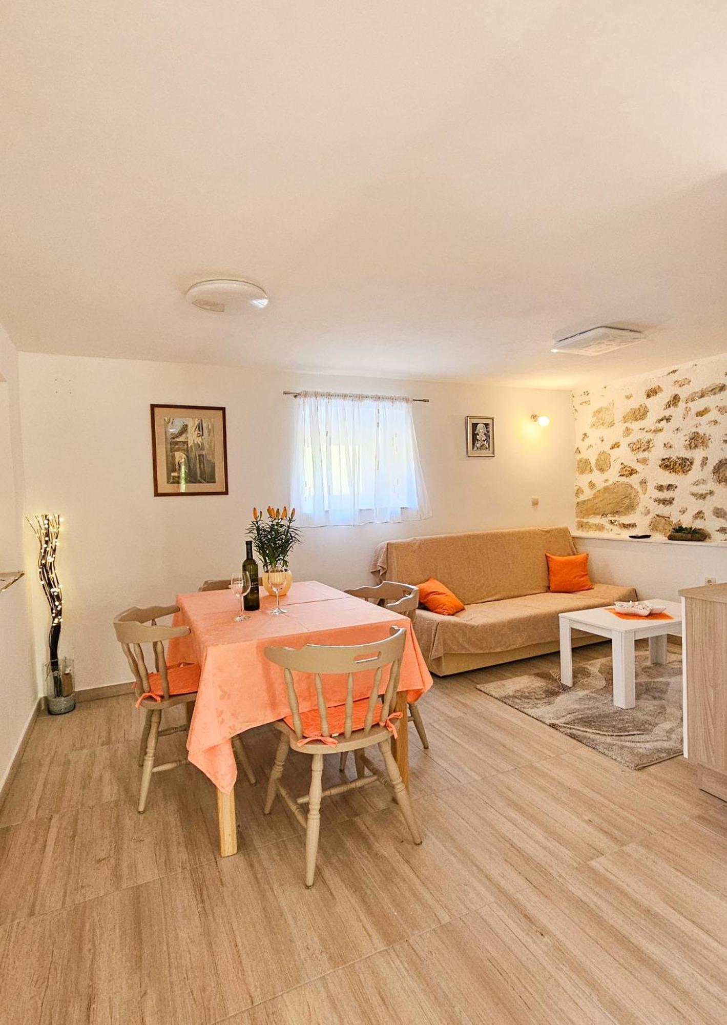 Apartman Petra Vrh  Buitenkant foto